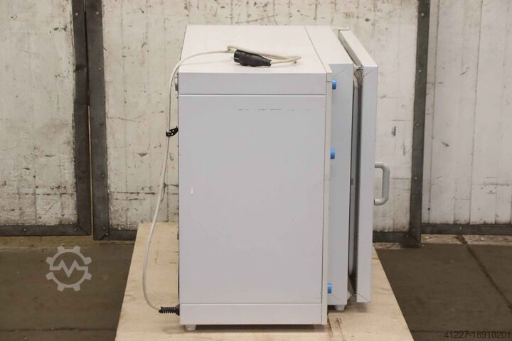 Drying oven 2.2 kW 300 °C Heraeus T 6120 100 Liter