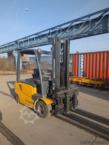 Electric 4-wheel forklift Jungheinrich EFG 430