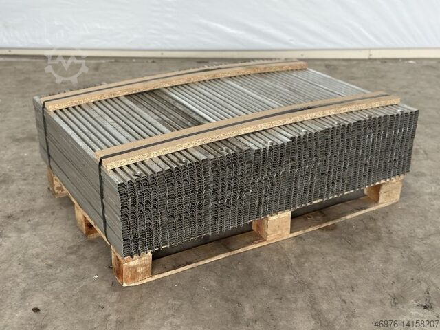 Ribbed steel panel Shelf SSI Schäfer geriffeltes Stahlpaneel / 850x150 mm