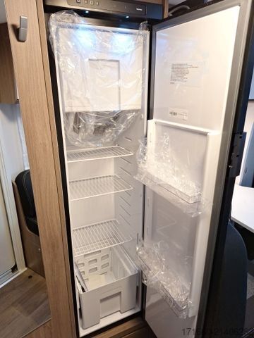 Semi-integrated camper CARADO V 347