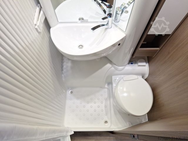 Semi-integrated camper CARADO V 347