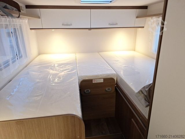 Semi-integrated camper CARADO V 347