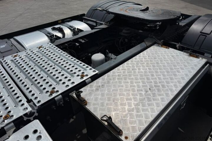 Standard tractor unit VOLVO FH-460 4x2
