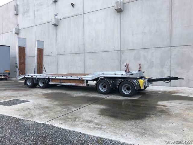 Low loader trailer Möslein T 4 VB H1  neuer 4 Achs Tieflader hydraulischen Rampen