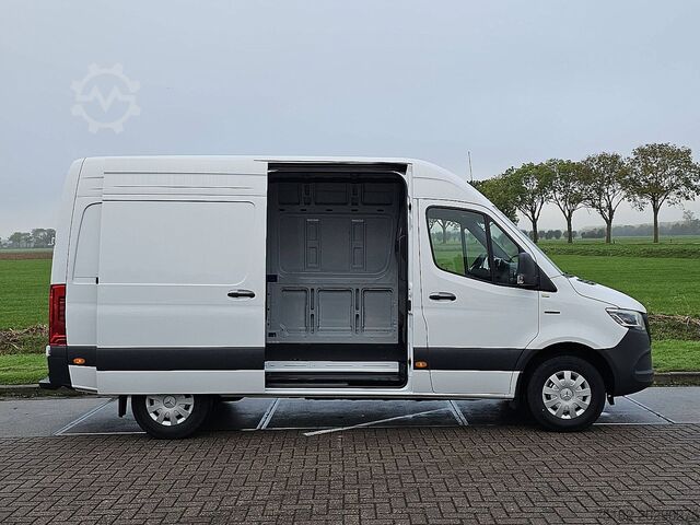 High-roof van MERCEDES-BENZ ESPRINTER 320 L2H2 81kWh Nieuw