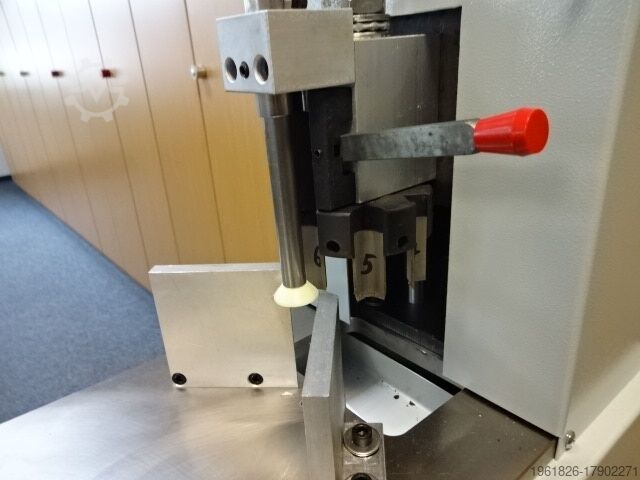 Corner round punch DQ 80