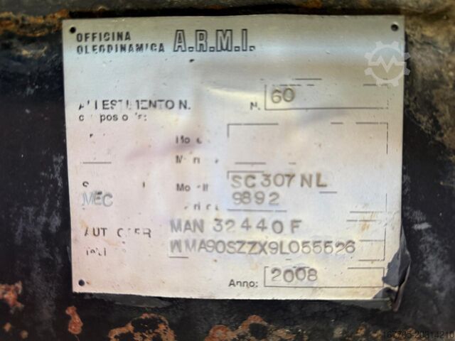 Interchangeable body with box structure MAN 32 440 F
