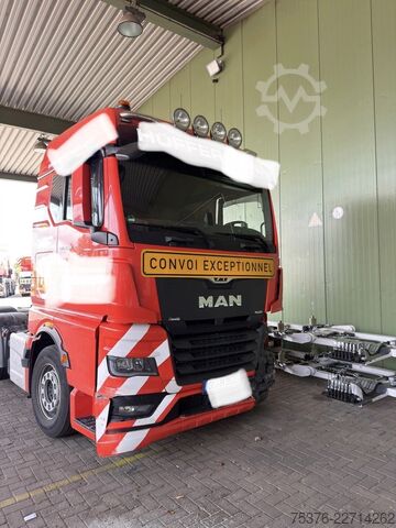 Standard SZM MAN TGX 33.540 6x2 beschädigt /damaged