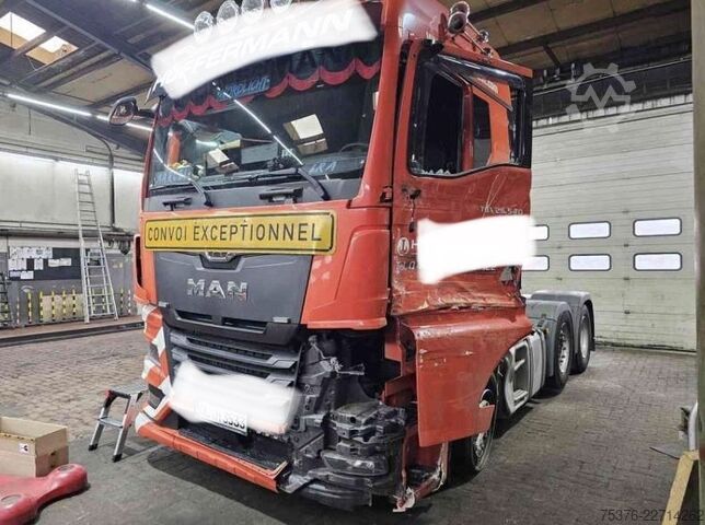 Standard SZM MAN TGX 33.540 6x2 beschädigt /damaged