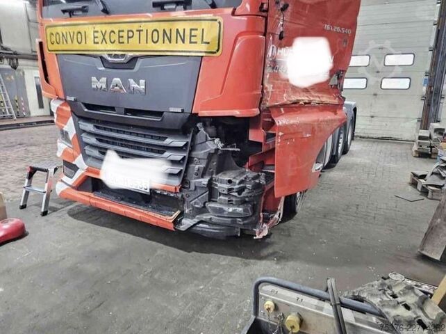 Standard SZM MAN TGX 33.540 6x2 beschädigt /damaged
