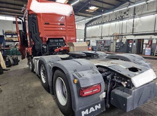 Standard SZM MAN TGX 33.540 6x2 beschädigt /damaged