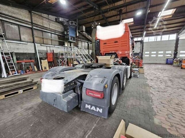Standard SZM MAN TGX 33.540 6x2 beschädigt /damaged