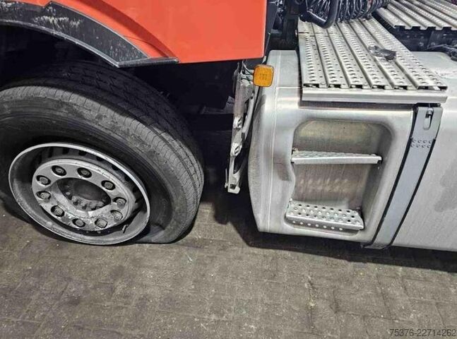 Standard SZM MAN TGX 33.540 6x2 beschädigt /damaged