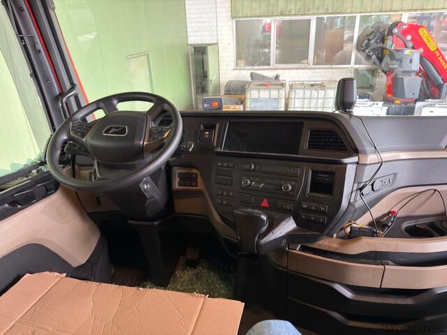 Standard SZM MAN TGX 33.540 6x2 beschädigt /damaged