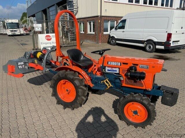 Van Kubota D750 - B7001 4x4 mit Mulcher