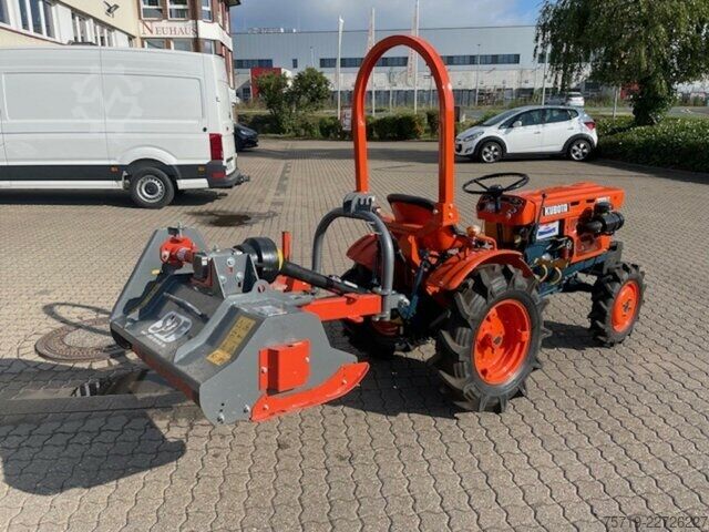 Van Kubota D750 - B7001 4x4 mit Mulcher