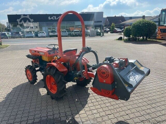 Van Kubota D750 - B7001 4x4 mit Mulcher