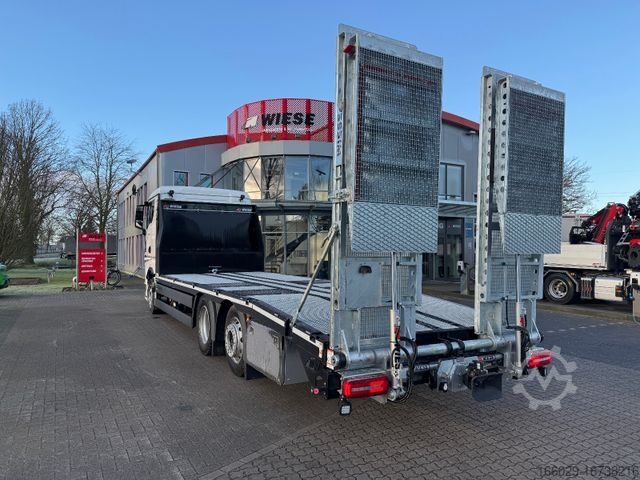 LKW mit Pritsche (offen) MAN Baumaschinen- Arbeitsbühnentransporter Rampen