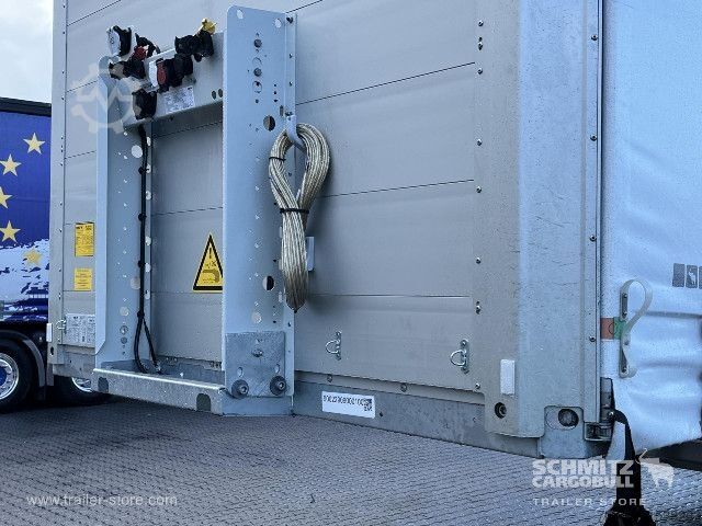 Auflieger mit Pritsche & Plane Schmitz Cargobull Curtainsider Standard Ladebordwand