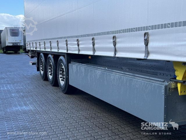 Auflieger mit Pritsche & Plane Schmitz Cargobull Curtainsider Standard Ladebordwand