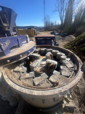 Vertical Crusher Magotteaux Mag impact 2100