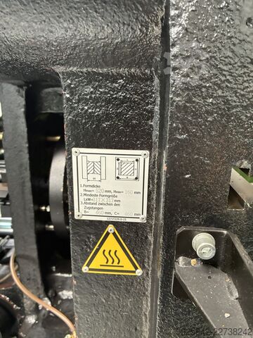 Spritzgießmaschine YIZUMI UN120A5/ IU604