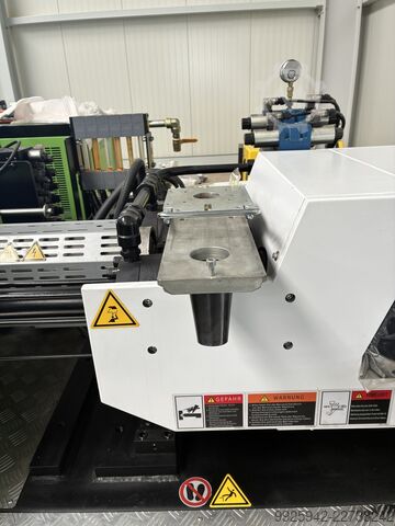 Spritzgießmaschine YIZUMI UN120A5/ IU604