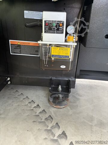 Spritzgießmaschine YIZUMI UN120A5/ IU604