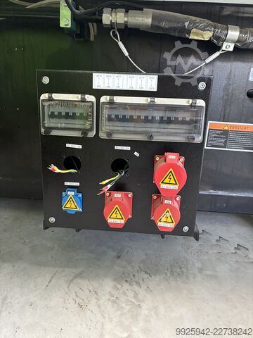 Spritzgießmaschine YIZUMI UN120A5/ IU604