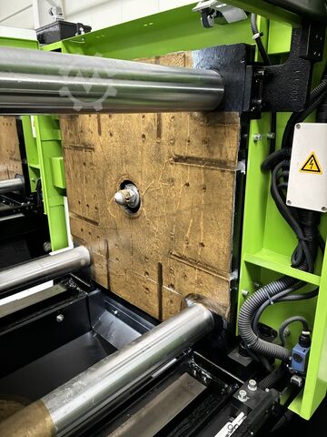Spritzgießmaschine YIZUMI UN160A5/ IU604