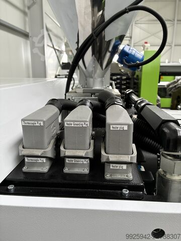 Spritzgießmaschine YIZUMI UN160A5/ IU604