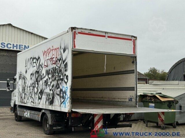 Transporter mit Koffer Mercedes-Benz Atego 816 Ladebordwand 1.000Kg 3 Sitzer