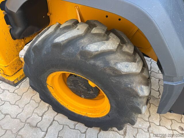 Radlader JCB 3CX Compact / 2022 BJ / Hammer + Schaufeln