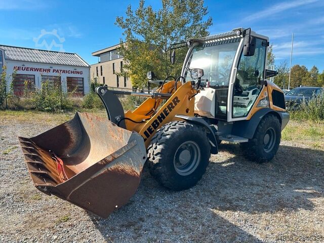 Wheel loader LIEBHERR L506 Compact