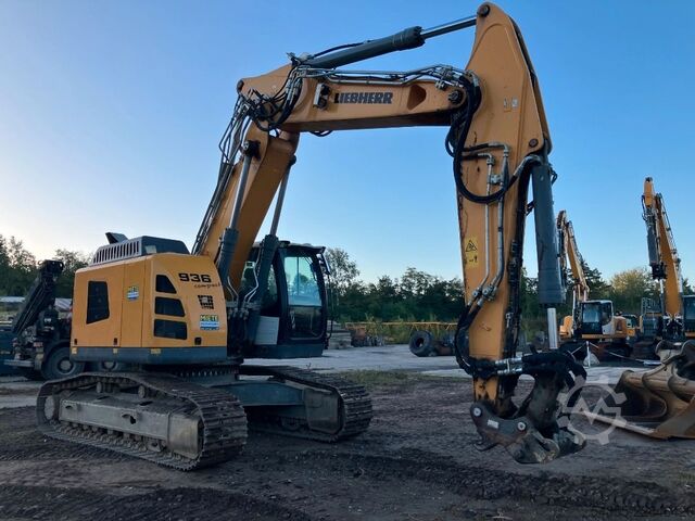 Chain excavator LIEBHERR R936