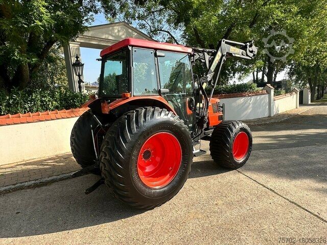 Frontlader Kubota ME5700 Allrad mit Industriefrontlader