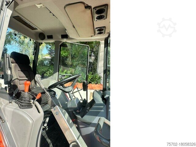 Frontlader Kubota ME5700 Allrad mit Industriefrontlader