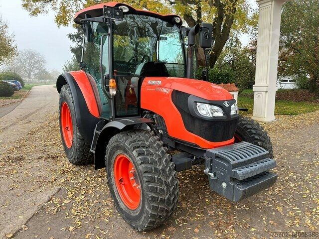 Tractor Kubota M4062 Hydraulic Shuttle mit Rasenbereifung