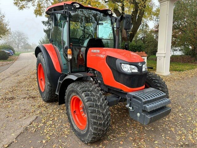 Hofschlepper Kubota M4062 Hydraulic Shuttle mit Rasenbereifung