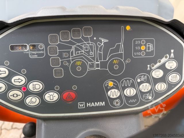 Walzenzug HAMM HD12VV / 2016 BJ / 884 H / 2.695 KG