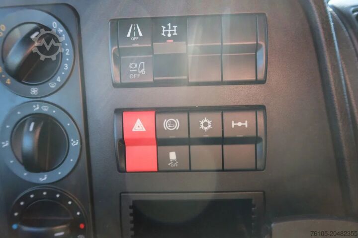 Autotransporter Mercedes-Benz Atego 1221 L Takelwagen 6 Persoons