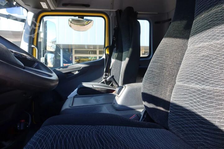 Autotransporter Mercedes-Benz Atego 1221 L Takelwagen 6 Persoons