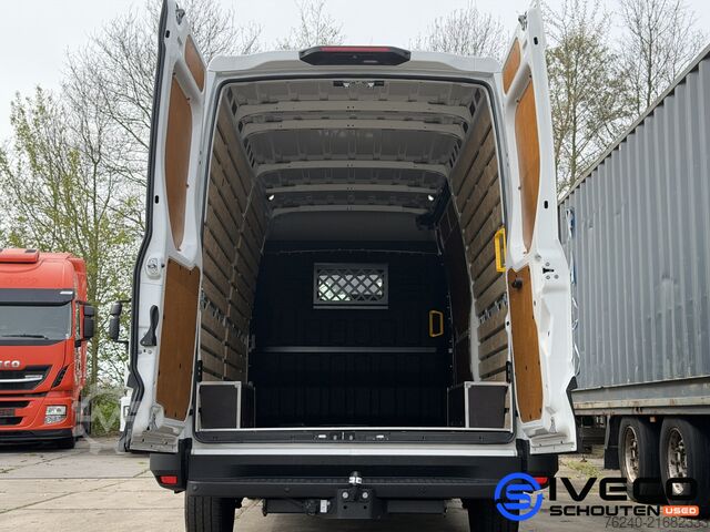 Iveco Daily 35S14V A8 Cruise Control - Automatic - L3H2 - 2.3L 140hp - Towbar Iveco Daily 35S14V A8  Cruise Control - Automaat - L3...
