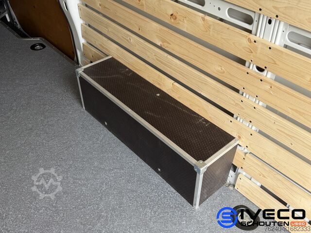 Iveco Daily 35S14V A8 Cruise Control - Automatic - L3H2 - 2.3L 140hp - Towbar Iveco Daily 35S14V A8  Cruise Control - Automaat - L3...