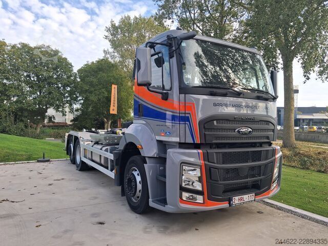 Roll-off tipper truck Ford F-Line 6x2 containerhaak