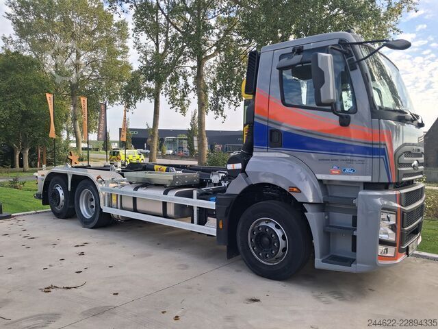 Roll-off tipper truck Ford F-Line 6x2 containerhaak