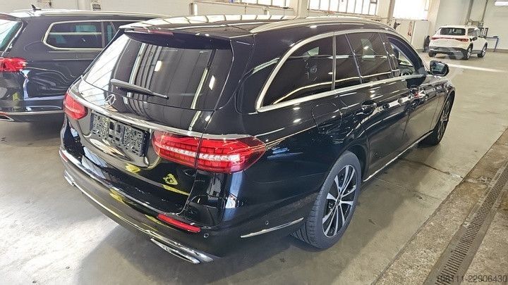Minibus MERCEDES-BENZ E 300 de T EXCLUSIVE Interieur 360° DISTRONIC