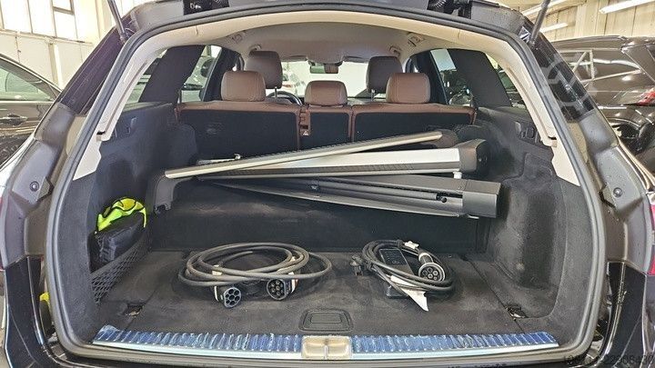 Minibus MERCEDES-BENZ E 300 de T EXCLUSIVE Interieur 360° DISTRONIC