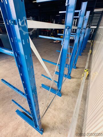 Kragarmregal ca. 3,15 lfm. Kragarmregal mit Fachböden H: 250cm 140 kg/Arm META Multistrong