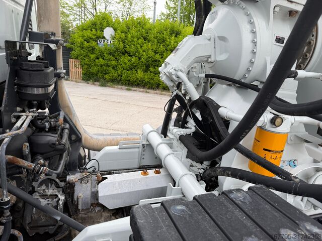 Betonmischer LKW Iveco TRAKKER 500